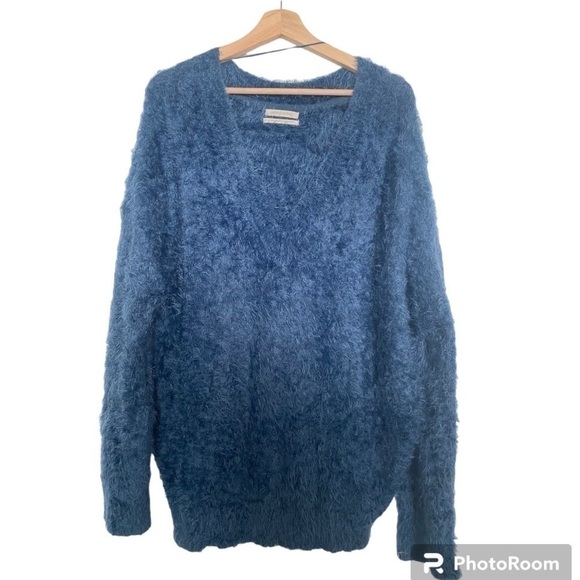 UO FUZZY BLUE OVERSIZED V-NECK SWEATER SIZE SMALL - Picture 1 of 4